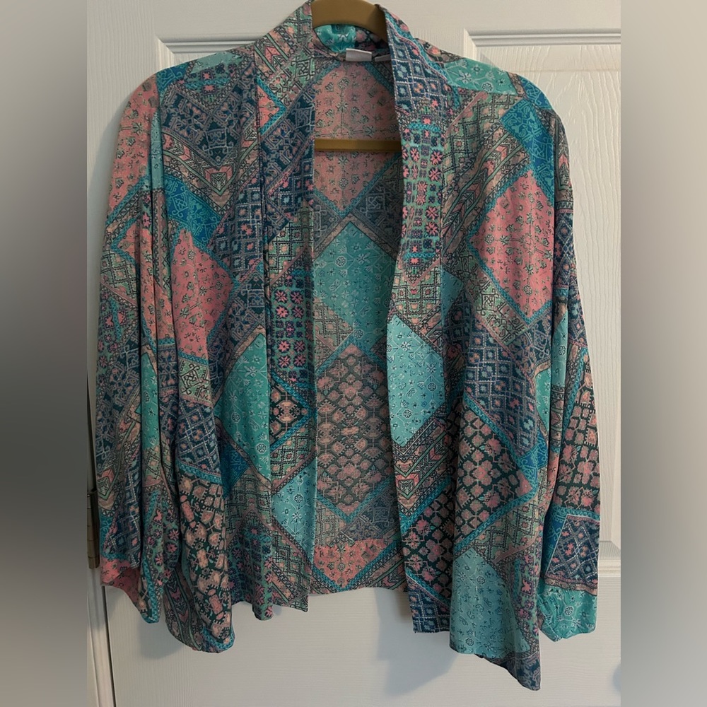 Gap lightweight 100% rayon classic patchwork kimono.